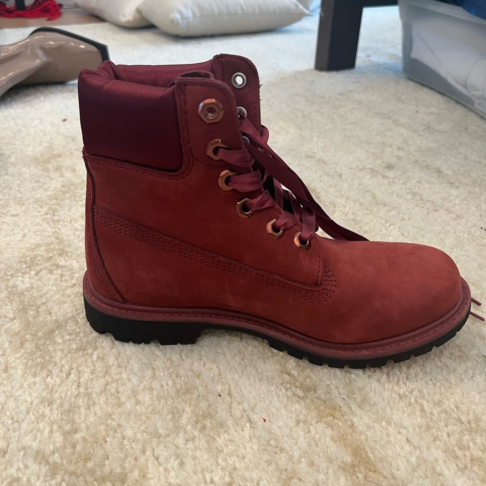 Maroon suede only worn once Timberlands